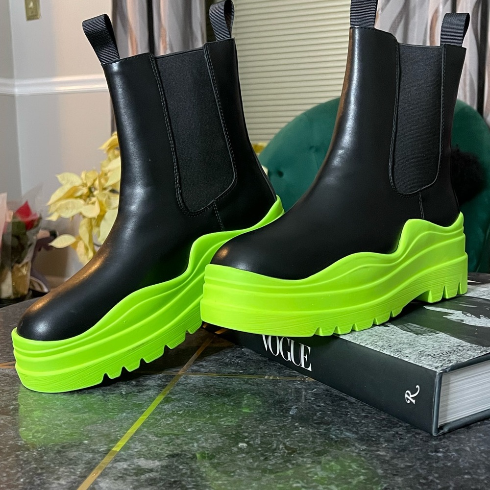 BRAND NEW w/box.  Chelsea Boot (Designer Inspired w/out the high price)!